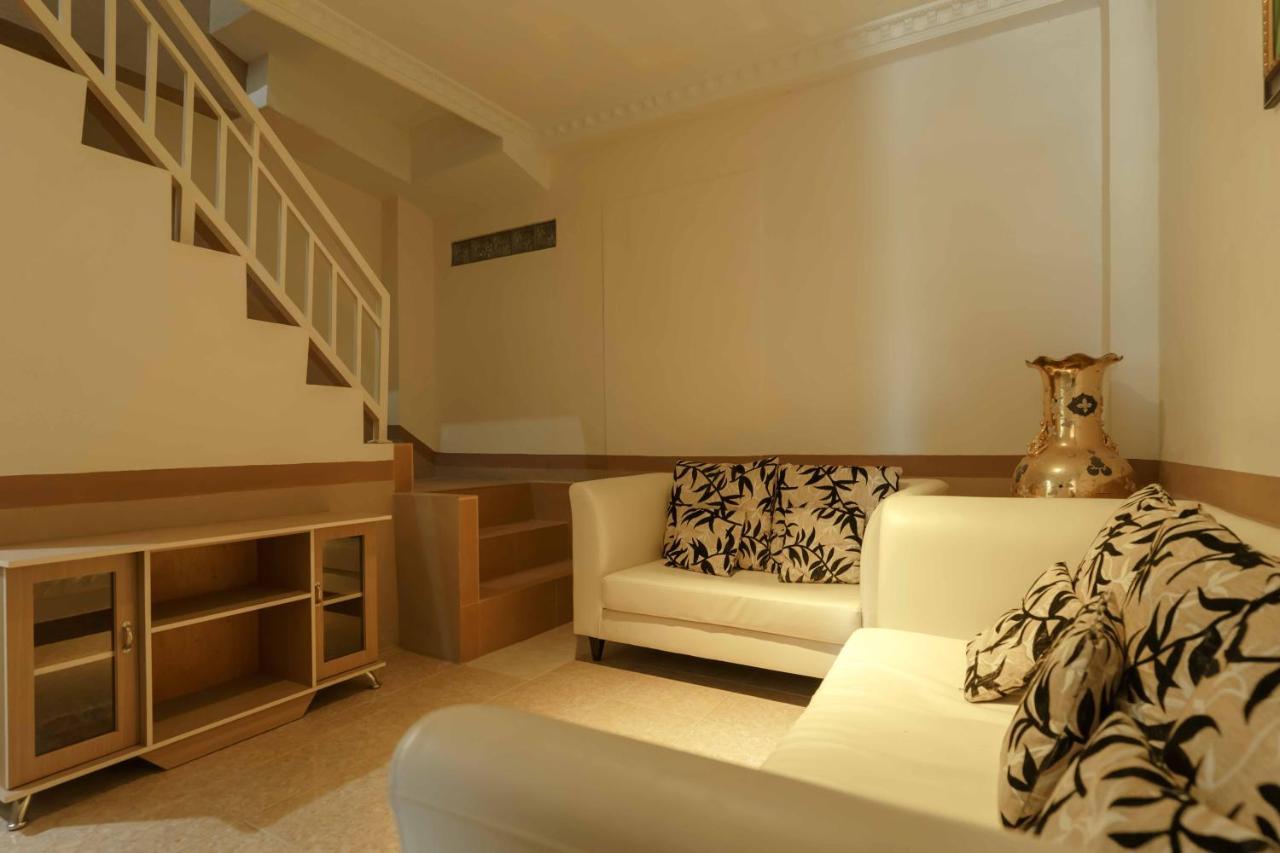 Reddoorz Near Plaza Botania 1 Hotel 2*