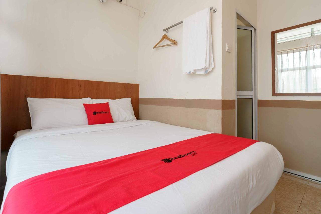 Reddoorz Near Plaza Botania 1 Hotel 2*