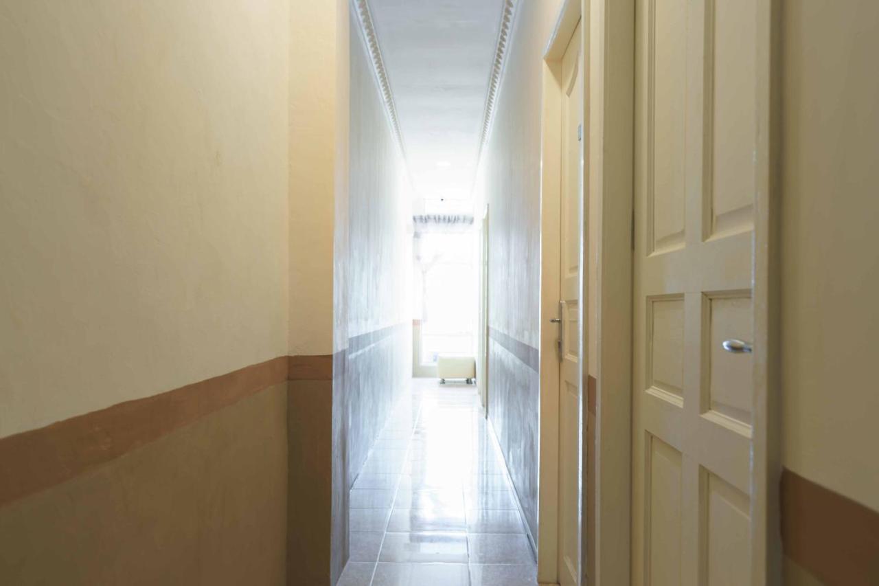 Hotel Reddoorz Near Plaza Botania 1