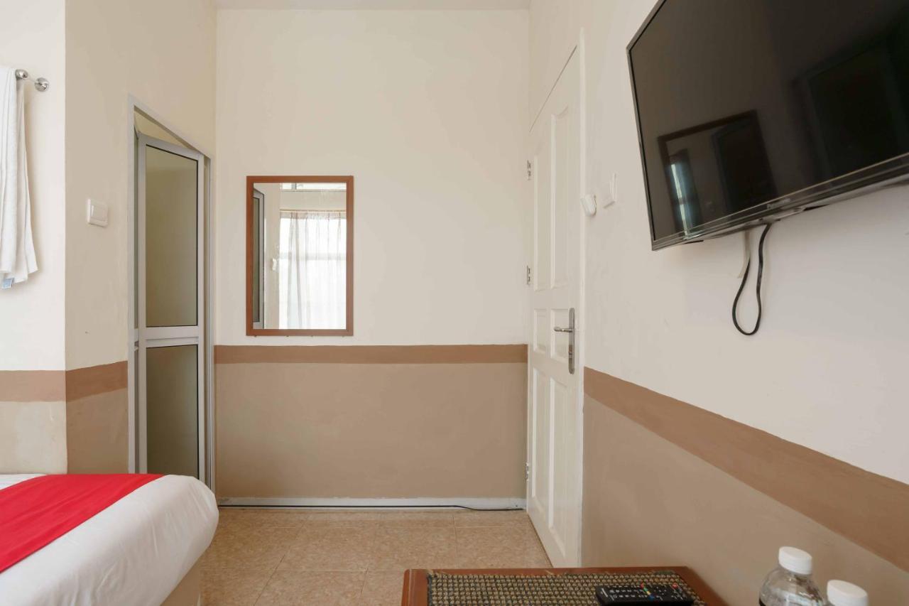 Reddoorz Near Plaza Botania 1 Hotel