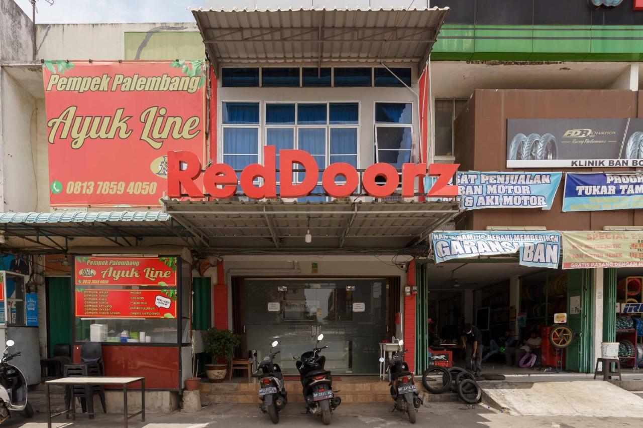 Reddoorz Near Plaza Botania 1 2* Batam